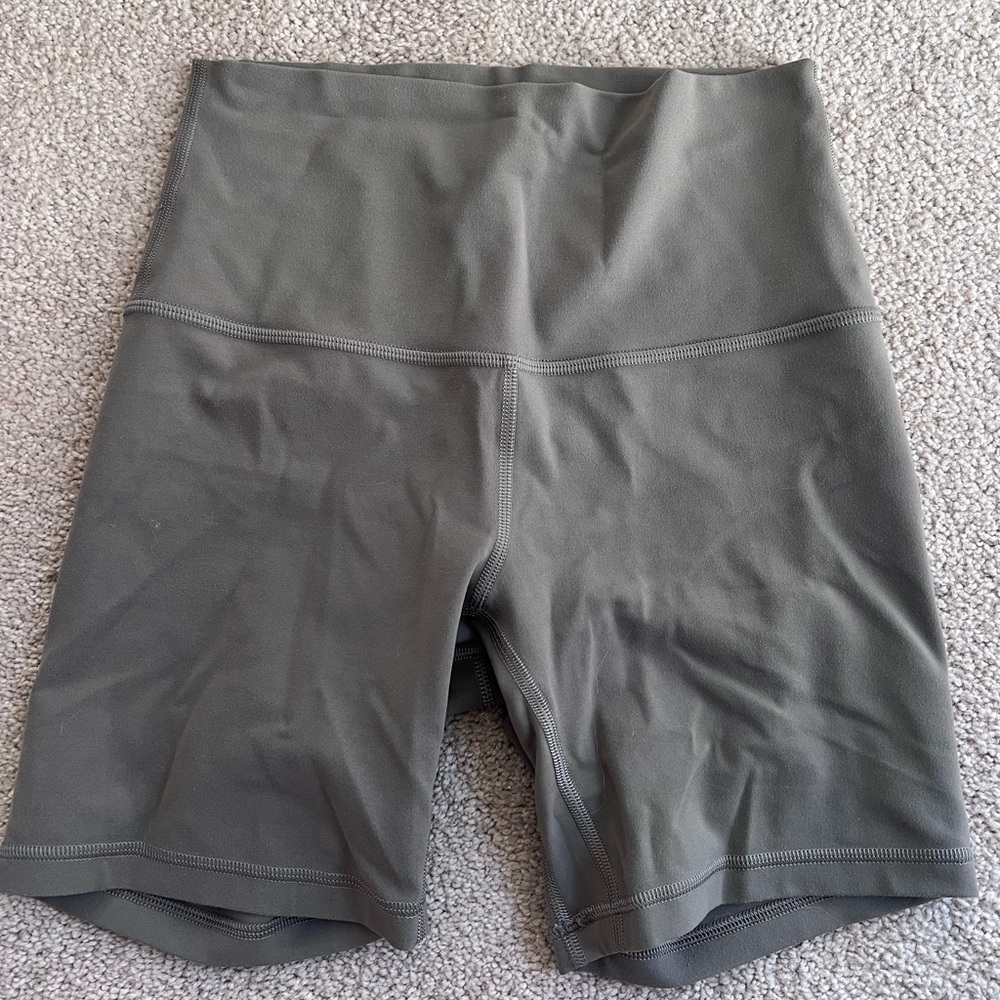 Lululemon Shorts 6” size 4 in taupe